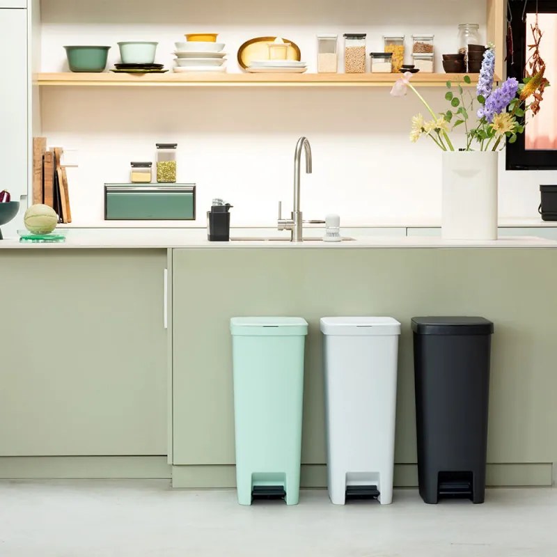 Кош за боклук с педал Brabantia StepUp 1005556, 40 л, Екологични материали, Голям отвор, Светлосив