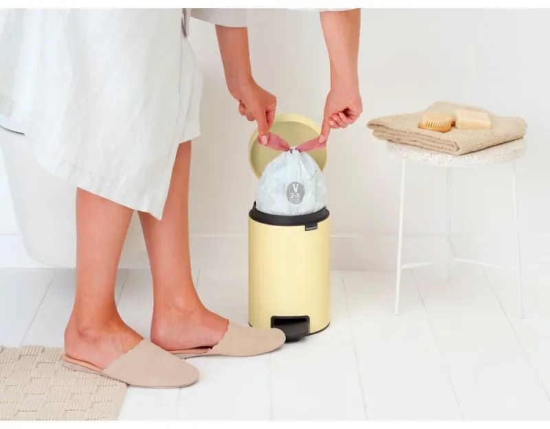 Кош за боклук с педал Brabantia NewIcon 1008836, 3 л, Плавно затваряне, Противоплъзгаща основа, Жълт