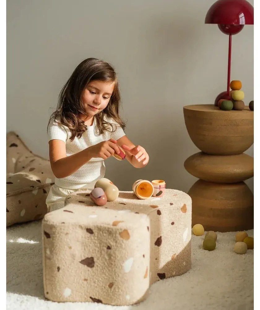 Светлокафяв детски пуф от букле и шенил Terrazzo Cloud – Wigiwama