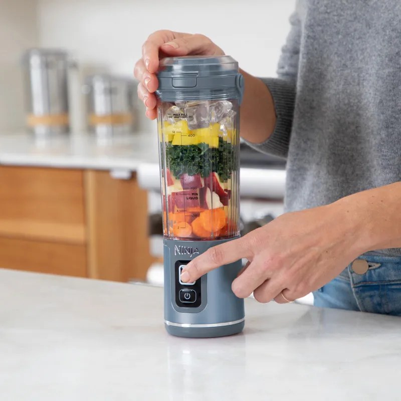 Преносим блендер Ninja Blast BC151EUNV, 7.4W, 530 мл, Стоманен нож с 6 остриета, Трошене на лед, До 10 цикъла, Без BPA, USB-C, Син