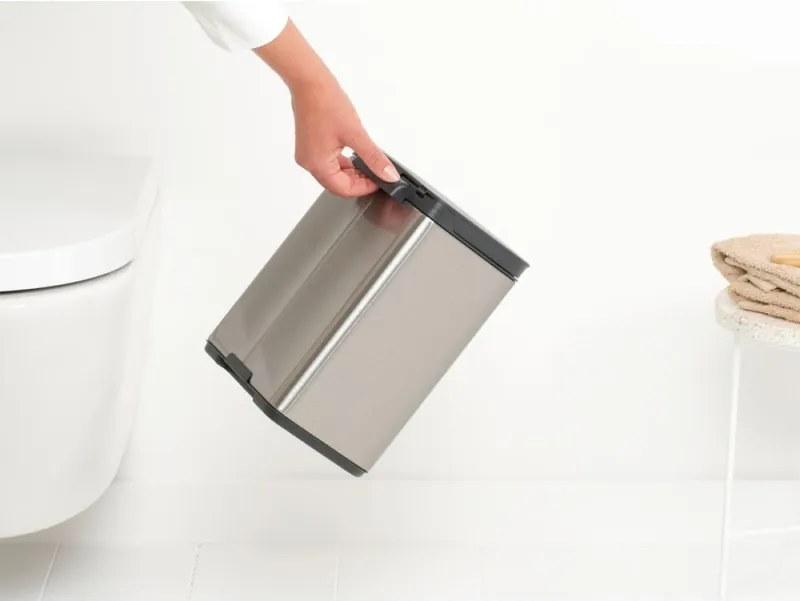 Кош за боклук Brabantia Bo Small 1006625, 4 л, Плавно и безшумно отваряне, Противоплъзгаща основа, Устойчив на пръстови отпечатъци, Инокс/Мат