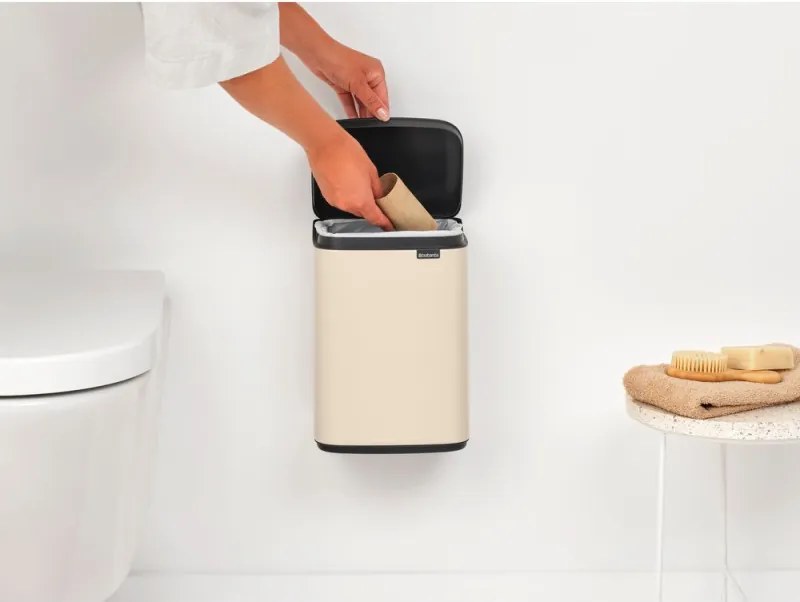 Кош за боклук Brabantia Bo Small 1008865, 4 л, Плавно и безшумно отваряне, Противоплъзгаща основа, Бежов