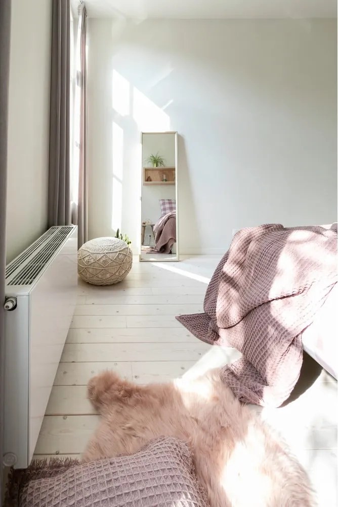 Светло бордо памучна декоративна възглавница Waffle, 45 x 45 cm - Tiseco Home Studio