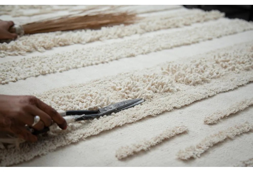 Светлосив и кремав ръчно изработен памучен килим подходящ за пране 170x240 cm Air Natural – Lorena Canals