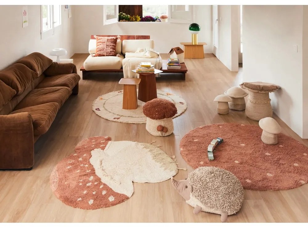 Памучен ръчно изработен детски килим подходящ за пране в тухлен цвят ø140 cm Round Dot Chestnut – Lorena Canals