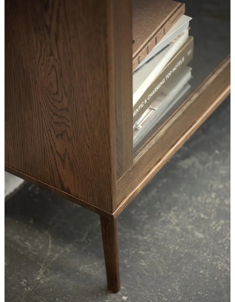 Тъмнокафява витрина от декор от дъб с плъзгащи се врати 110x160 cm Barrali – Unique Furniture