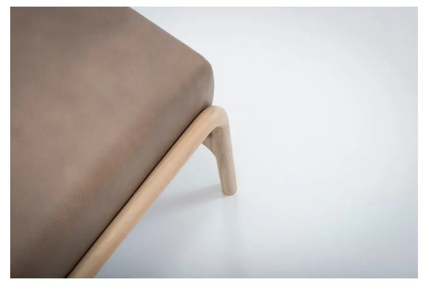 Светлокафява табуретка от биволска кожа с масивна дъбова конструкция Fawn - Gazzda