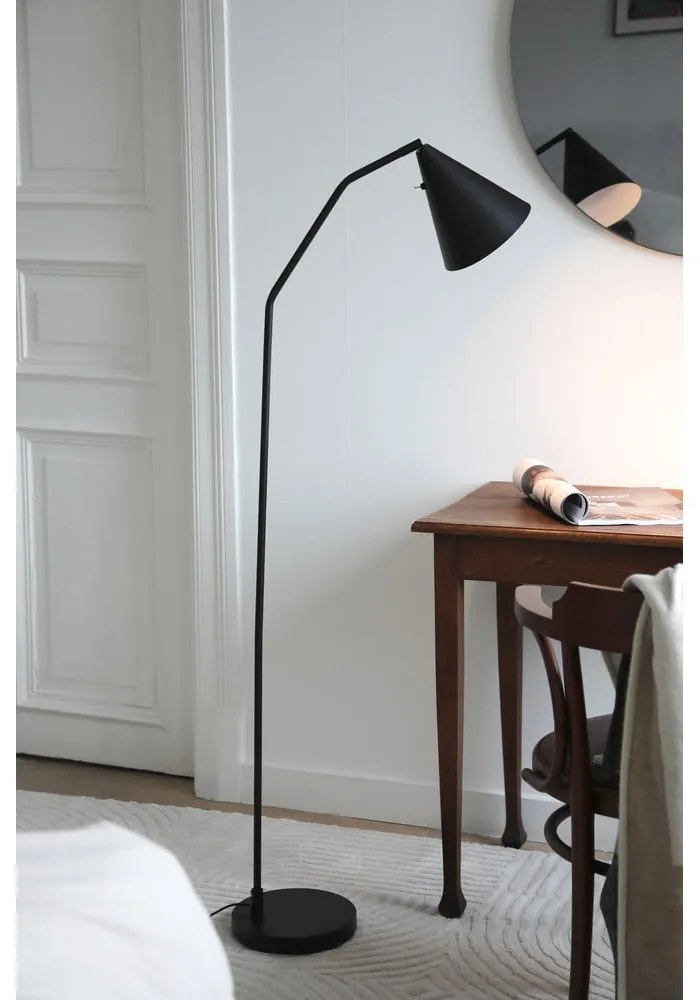 Черна LED затъмняваща се подова лампа с метален абажур (височина 144 cm) Funil – Markslöjd