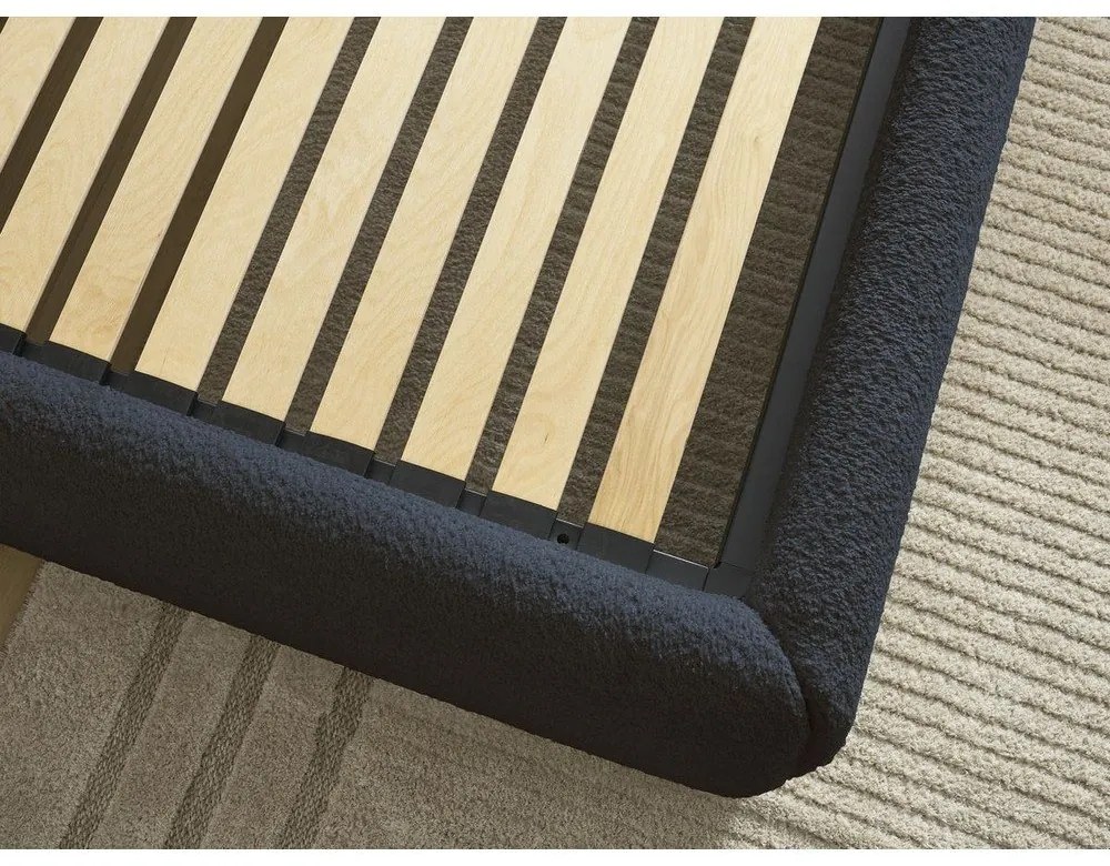 Тъмносиньо тапицирано двойно легло без табла с място за съхранение и включена подматрачна рамка 180x200 cm Inera – Bobochic Paris