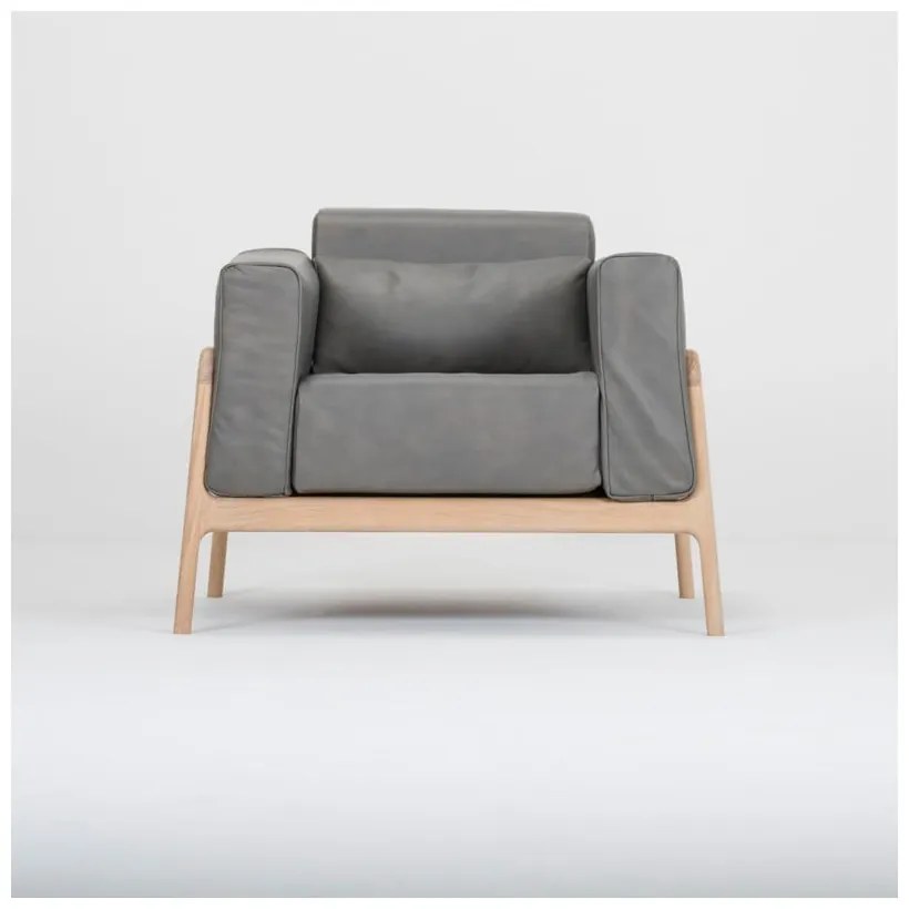 Тъмно сив фотьойл от биволска кожа с масивна дъбова конструкция Fawn - Gazzda