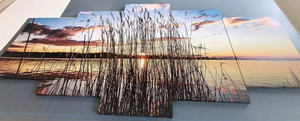 картини от 5 части – Спокойна река в село