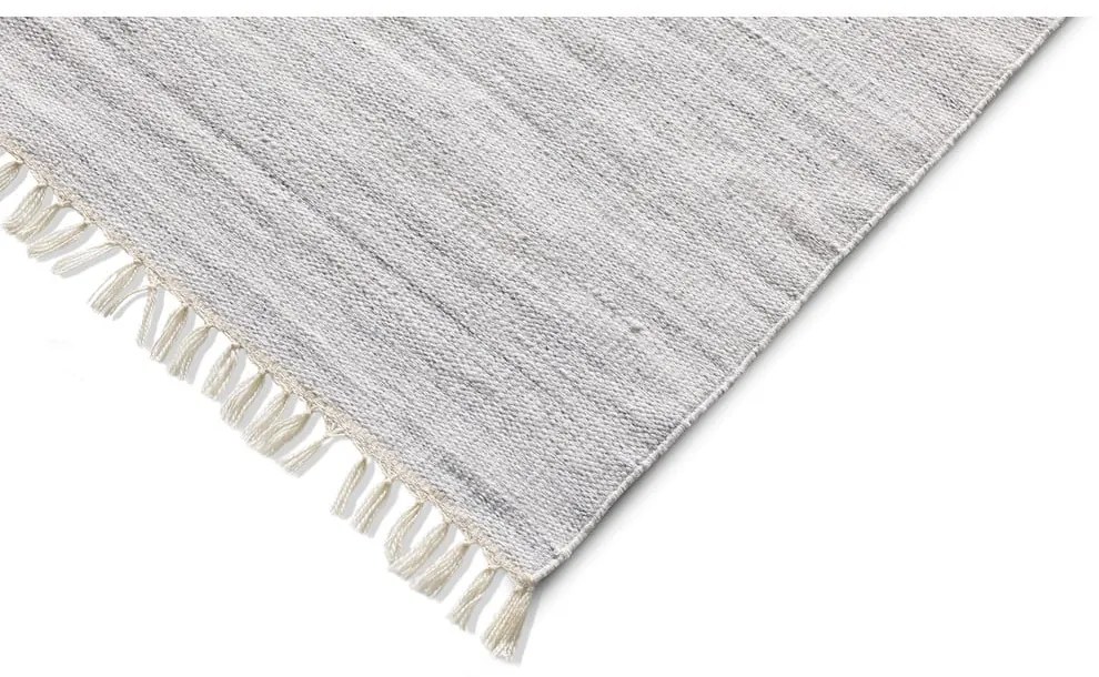 Светлосив килим за открито, изработен от рециклирана пластмаса Liso, 140 x 200 cm - Universal