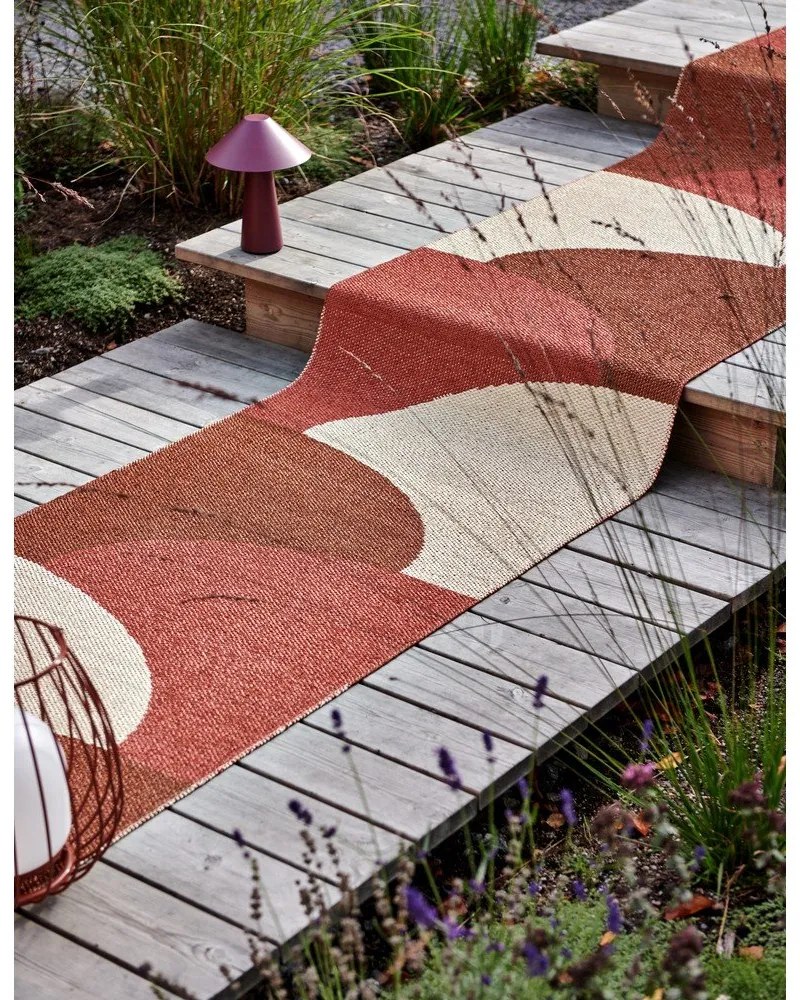 Килим за открито и закрито в тухлен цвят 70x90 cm Hill Brick Rust – Pappelina