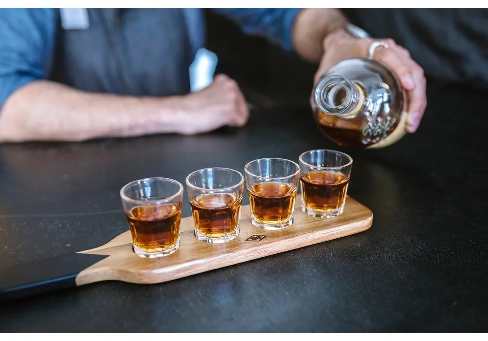 Дървена дъска за сервиране и 4 чаши за шотове Gentlemen's Hardware - Gentlemen's Hardware