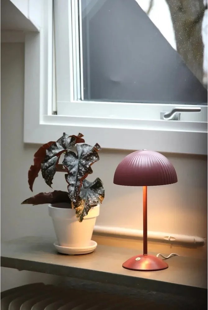 Червена метална настолна лампа с метален абажур (височина 33,5 cm) Zin – Markslöjd