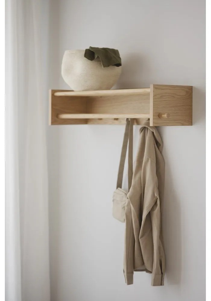Стенна закачалка с рафт, изработена от дъбова дървесина в естествен цвят Hillmond - Rowico
