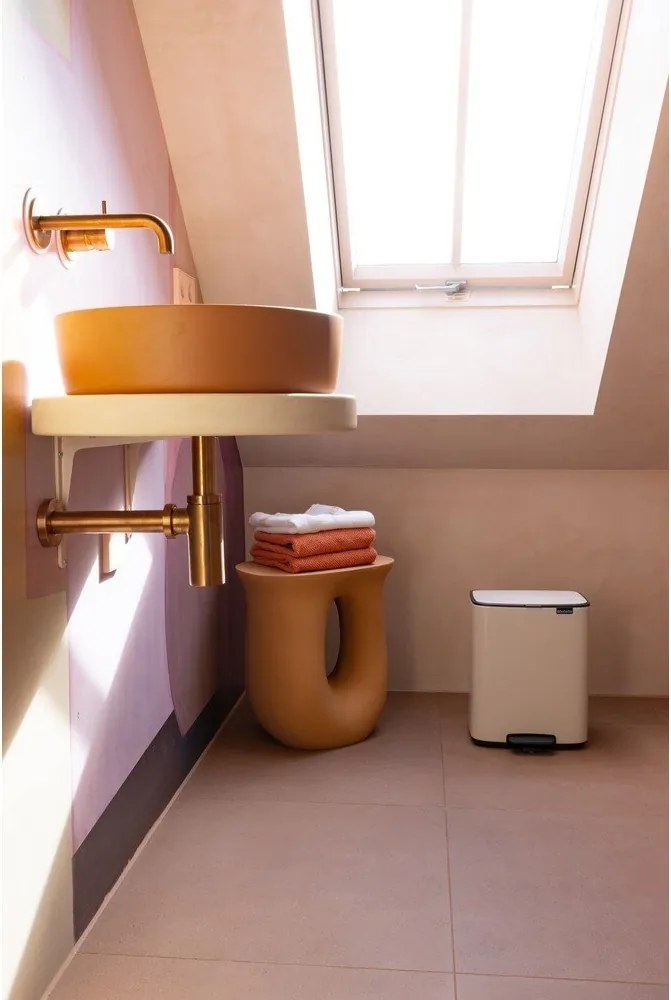 Бежово стоманено кошче за боклук с педал 12 l Bo – Brabantia