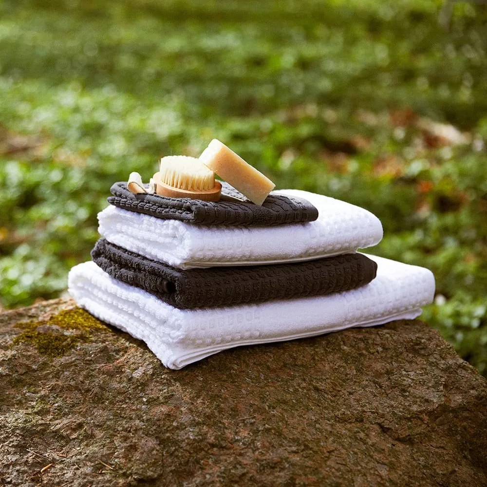 Тъмносива кърпа от органичен памук от тери 50x100 cm Check – JUNA