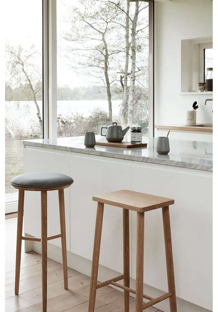 Бар стол от масивен дъб в естествен цвят (височина на седалката 72 cm) Folk – Hübsch