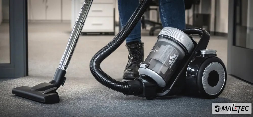 Прахосмукачка без торбичка с комплект приставки 4000W