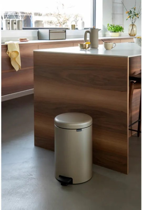 Кош за боклук с педал Brabantia NewIcon 1003205, 20 л, Плавно затваряне, Противоплъзгаща основа, Златен металик