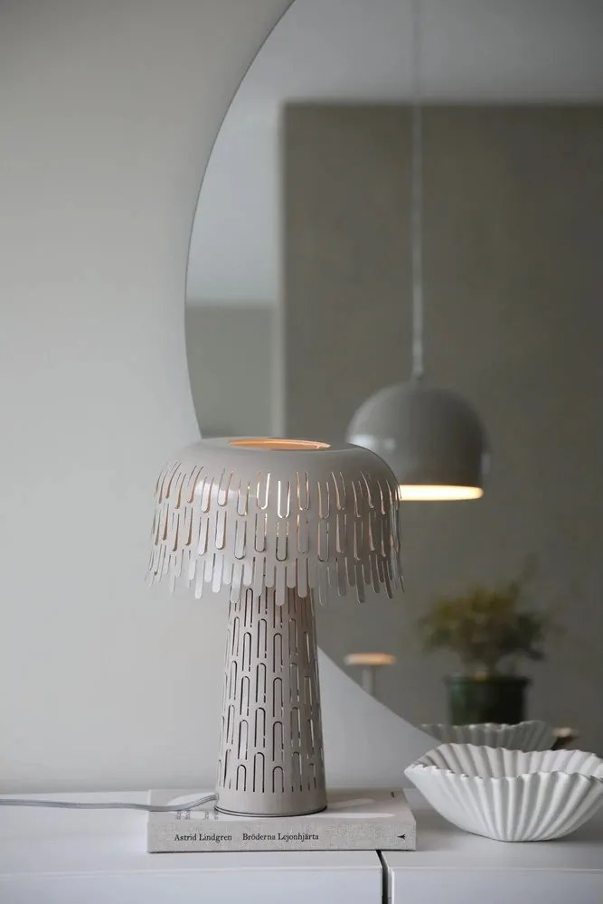 Сиво-бежова настолна лампа с метален абажур (височина 38 cm) Verbera – Markslöjd