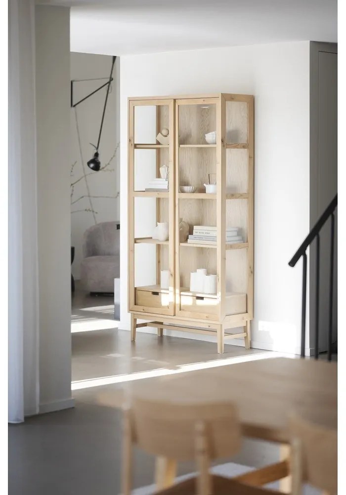 Витрина от декор от дъб с плъзгащи се врати в естествен цвят 100x203 cm Hazelton – Rowico