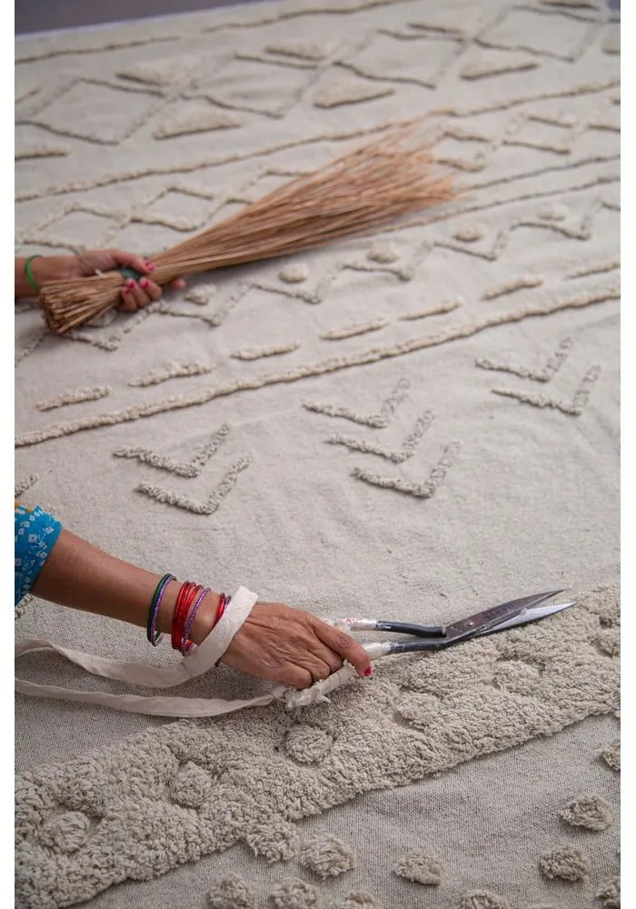 Бял ръчно изработен памучен килим подходящ за пране 200x300 cm Tribu Natural – Lorena Canals