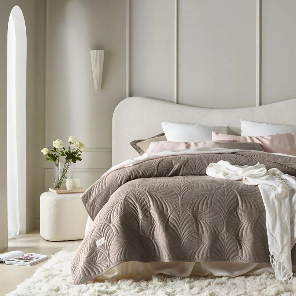 Кафява велурена покривка за легло Feel 220 x 240 cm