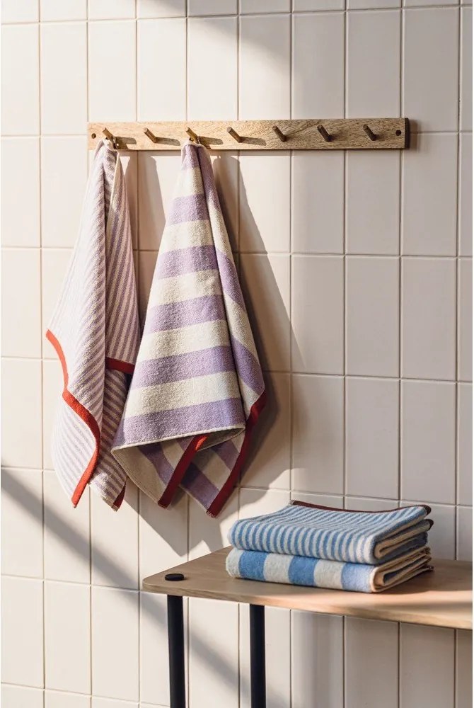 Памучна хавлиена кърпа от тери в цвят лавандула/кремава 70x140 cm Gobo – noo.ma