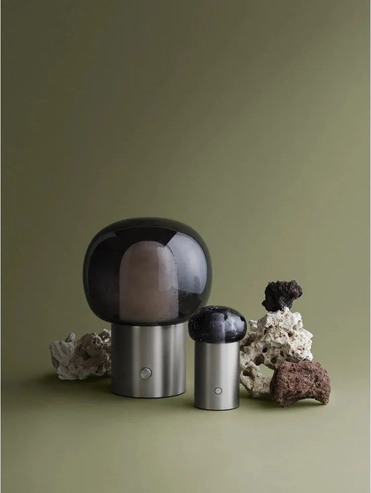 Алуминиева LED настолна лампа в сребрист цвят със стъклен абажур (височина 32 cm) Iris – Blomus