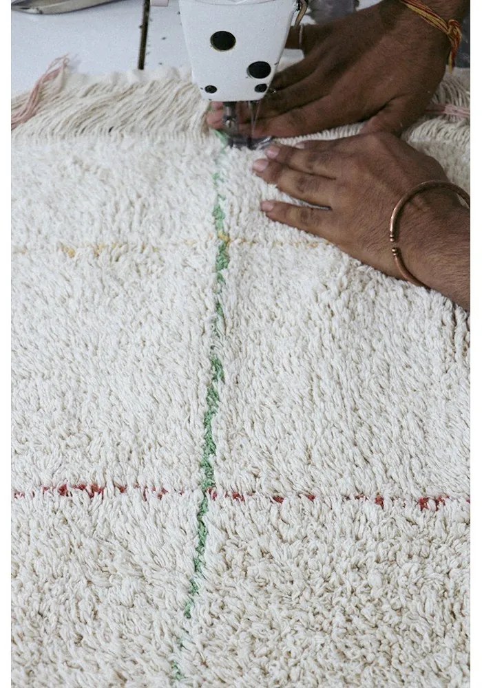 Кремав ръчно изработен памучен килим подходящ за пране 90x130 cm Color Lines – Lorena Canals