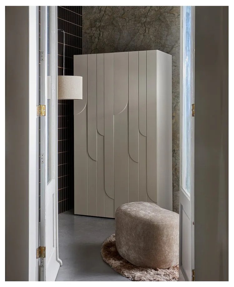 Светлосиво шкафче от масивен бор 110x200x57 cm Rain – WOOOD