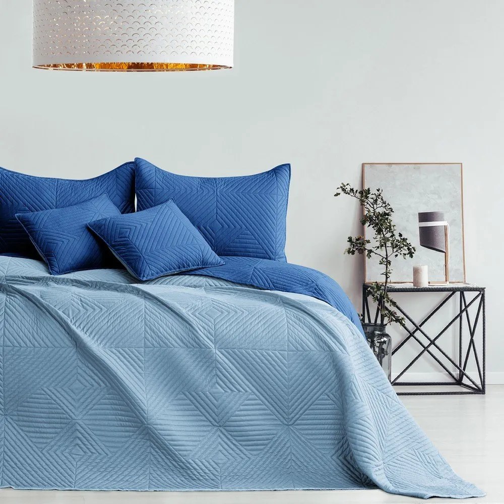 Синьо капитонирано покривало за легло от микрофибър 220x240 cm Softa – Restilo