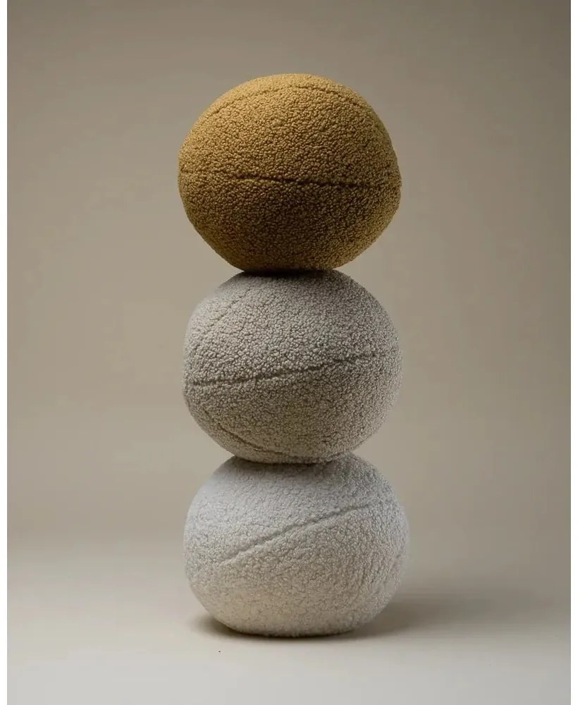 Светлокафява детска възглавница за диван от букле Ball – Wigiwama