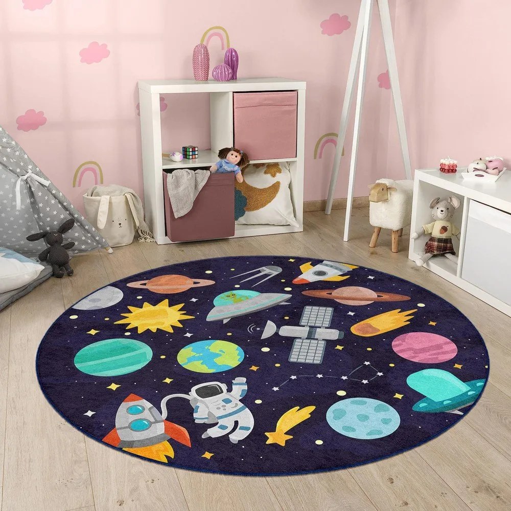 Тъмносиньо детско килимче за игра подходящо за пране ø100 cm Into The Space – Mila Home