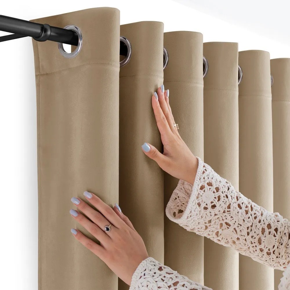 Бежова затъмняваща завеса 530x250 cm Velto – Filumi