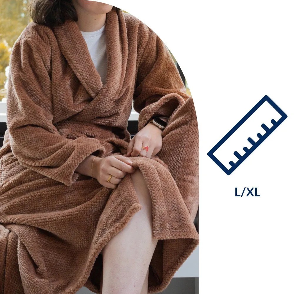 Кафява хавлия от микроплюш размер L/XL Pippa – Tiseco Home Studio