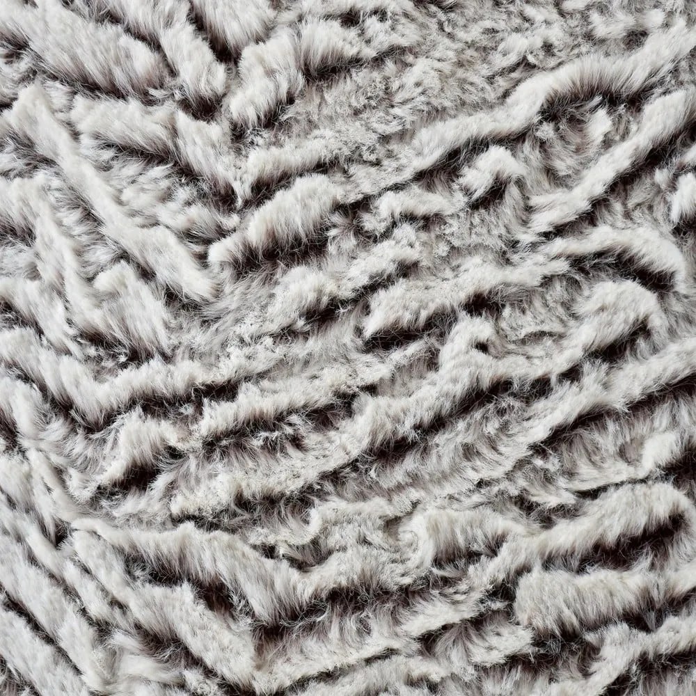 Декоративна възглавница от изкуствена кожа 43x43 cm Wolf Faux Fur – Catherine Lansfield