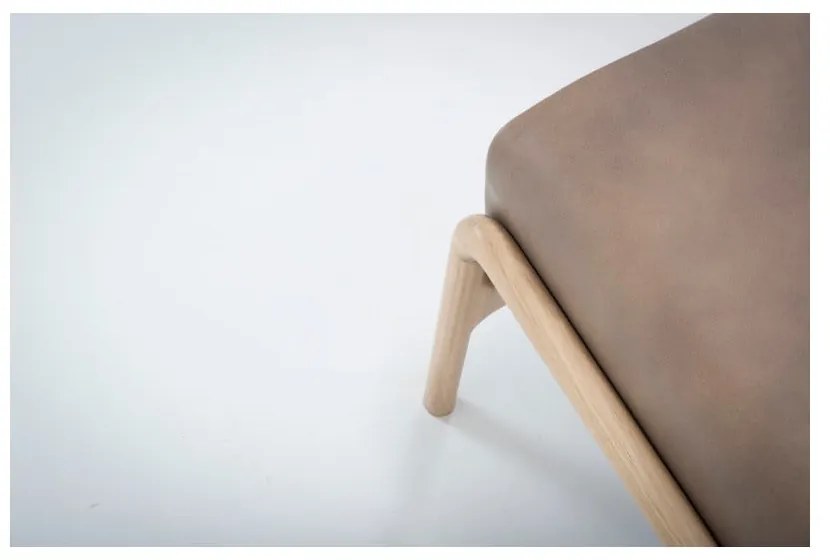 Светлокафява табуретка от биволска кожа с масивна дъбова конструкция Fawn - Gazzda