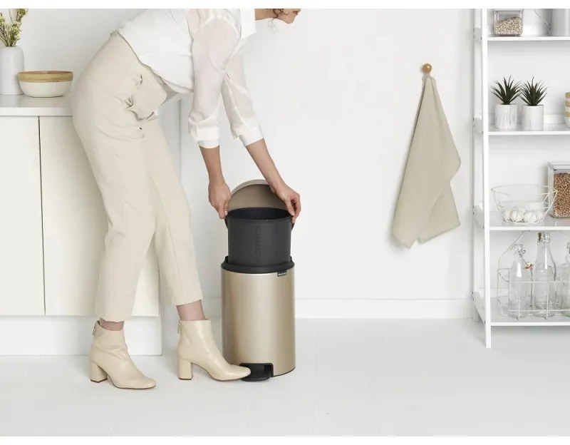 Кош за боклук с педал Brabantia NewIcon 1003201, 12 л, Плавно затваряне, Противоплъзгаща основа, Златен металик