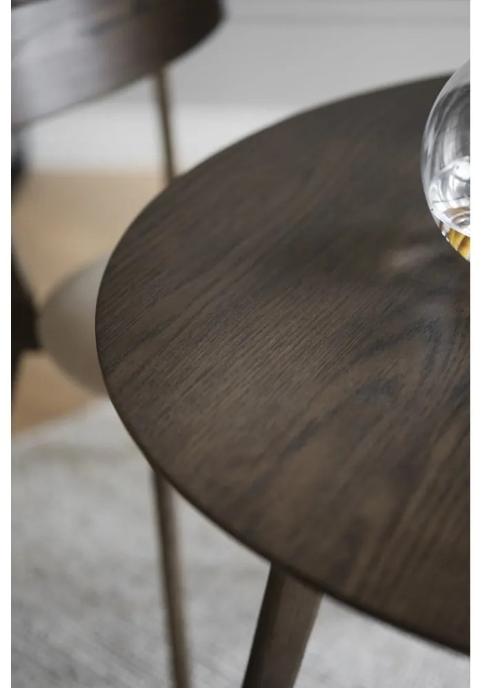 Тъмнокафява кръгла трапезна маса от декор от дъб ø 115 cm Yumi – Rowico