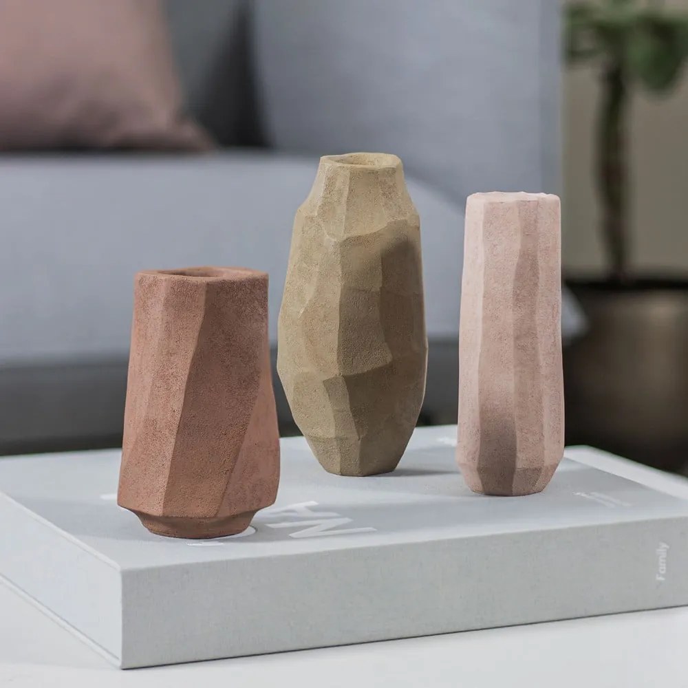 Розова ваза от полирезин (височина 15,5 cm) Nuki – Mette Ditmer Denmark