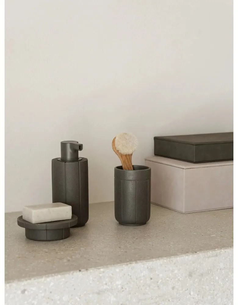 Сив диспенсер за сапун от полиресин 300 ml Kua – Blomus