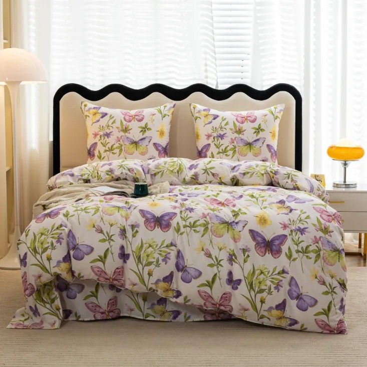 Бяло спално бельо с пеперуди и цветя Ширина: 160 см | Дължина: 200 см