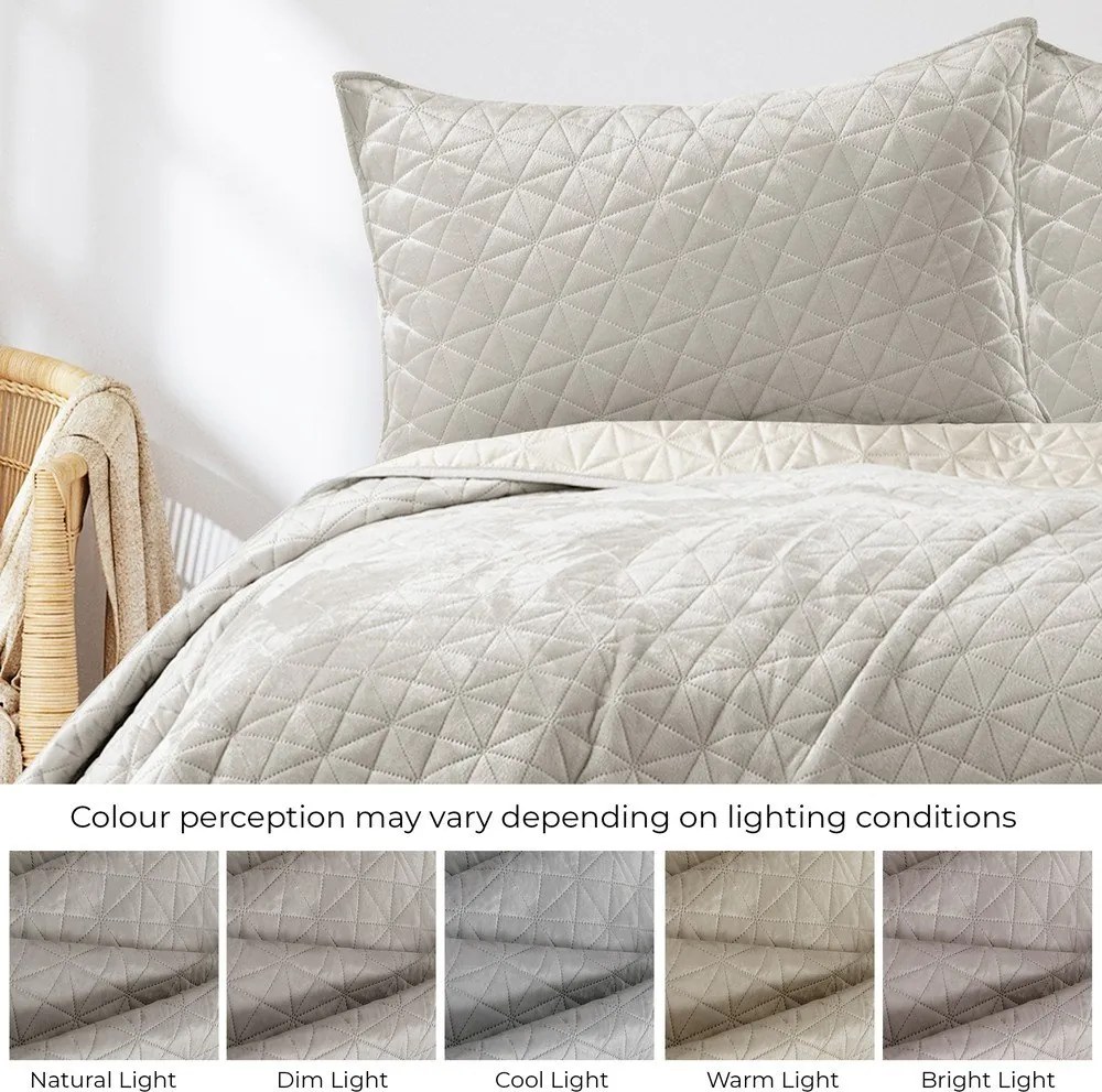 Сиво-бежово капитонирано покривало за легло 240x260 cm Laila – Restilo