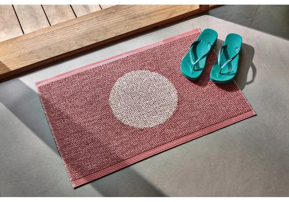 Светлочервен килим за открито и закрито 70x120 cm Vera Pop Blush – Pappelina