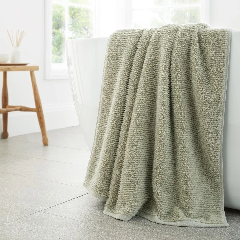 Светлозелена памучна хавлиена кърпа 100x150 cm Soft Zero Twist Spa Towel – Bianca