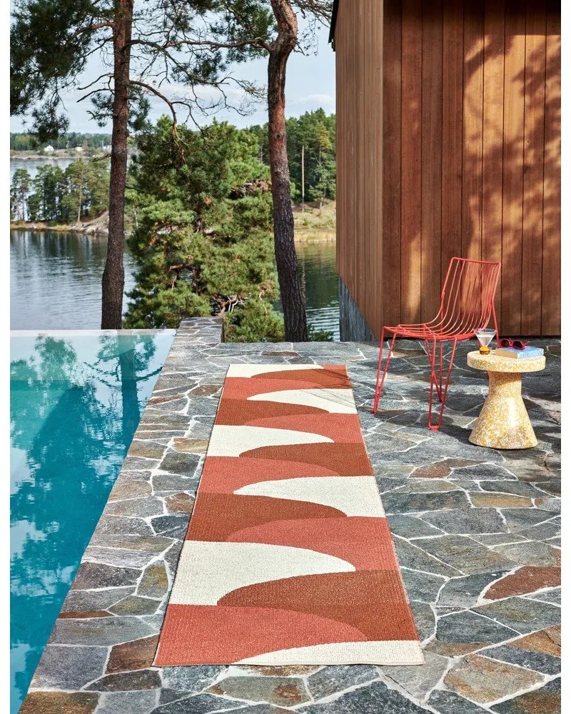 Килим за открито и закрито в тухлен цвят 70x90 cm Hill Brick Rust – Pappelina