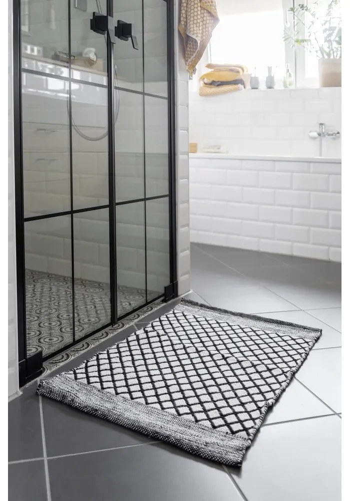 Черно-бял килим за баня от рециклирана пластмаса 50x80 cm Tara – Wenko
